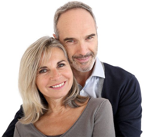 Glückliches Ehepaar vertraut auf Immobilienmakler Muster Immobilien